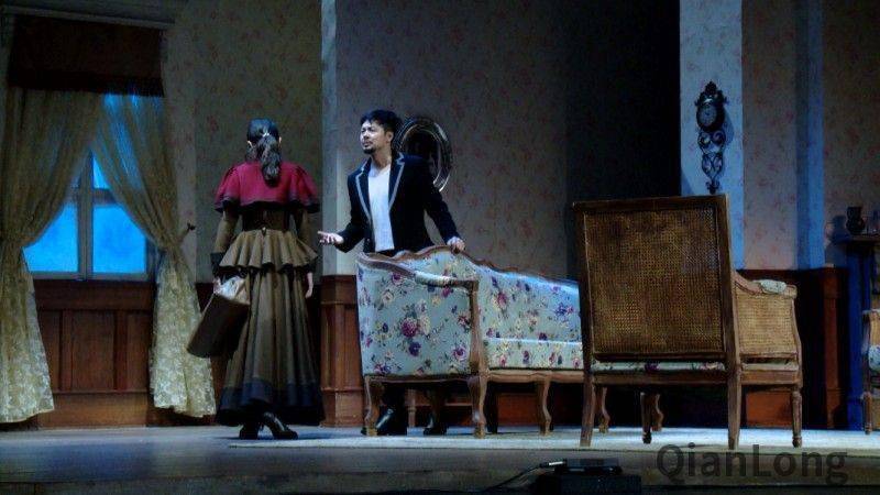 探班排练场|国家大剧院制作话剧《玩偶之家》再现"娜拉出走"_戏剧