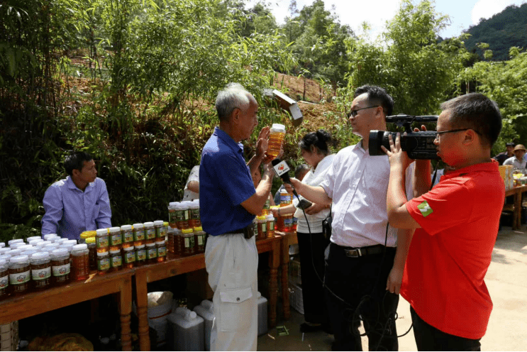 赣县区文化惠民系列活动繁荣夜间经济共促脱贫攻坚长洛乡专场来啦