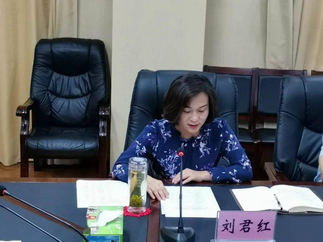 市委副书记崔向峰,市政府副市长刘君红出席会议,市民政局党组书记