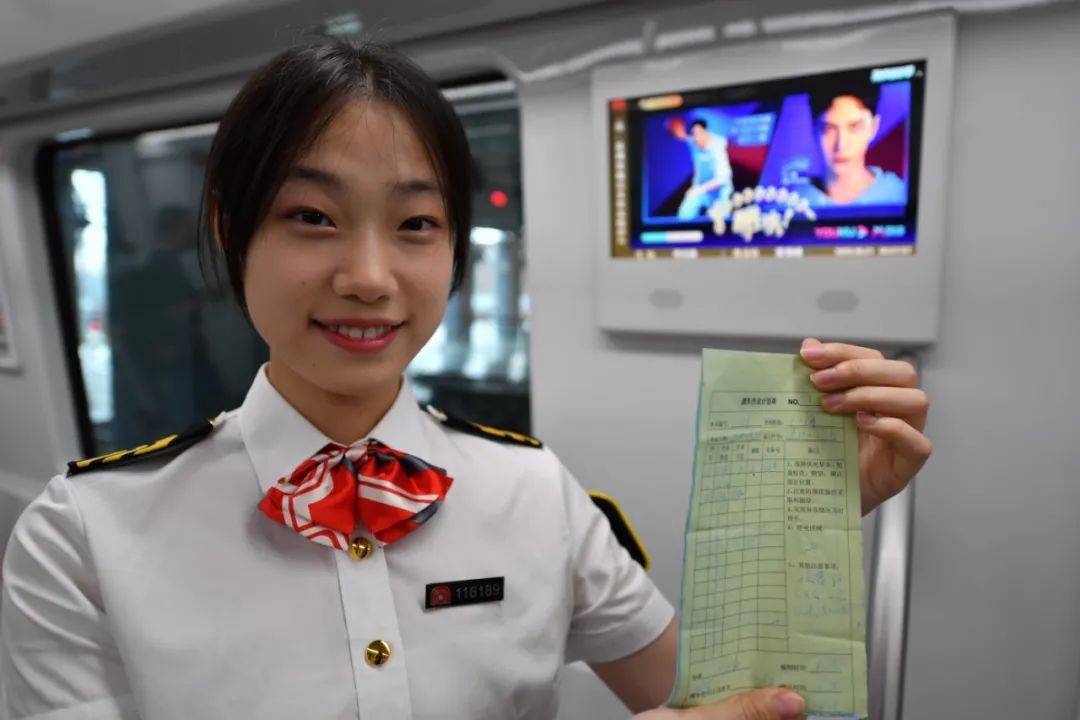 合肥首批地铁女司机今天正式上岗!