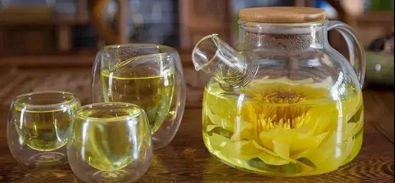 而 在众多品种 睡莲花茶中, 香水莲