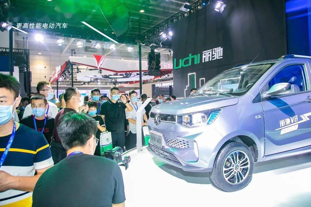 v3与v8新品的推出,符合丽驰汽车当下市场的定位,新车型v3与v8及畅销