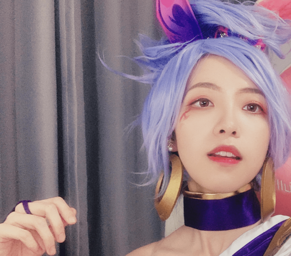 女解说cos希然锐雯这是变相表白theshy