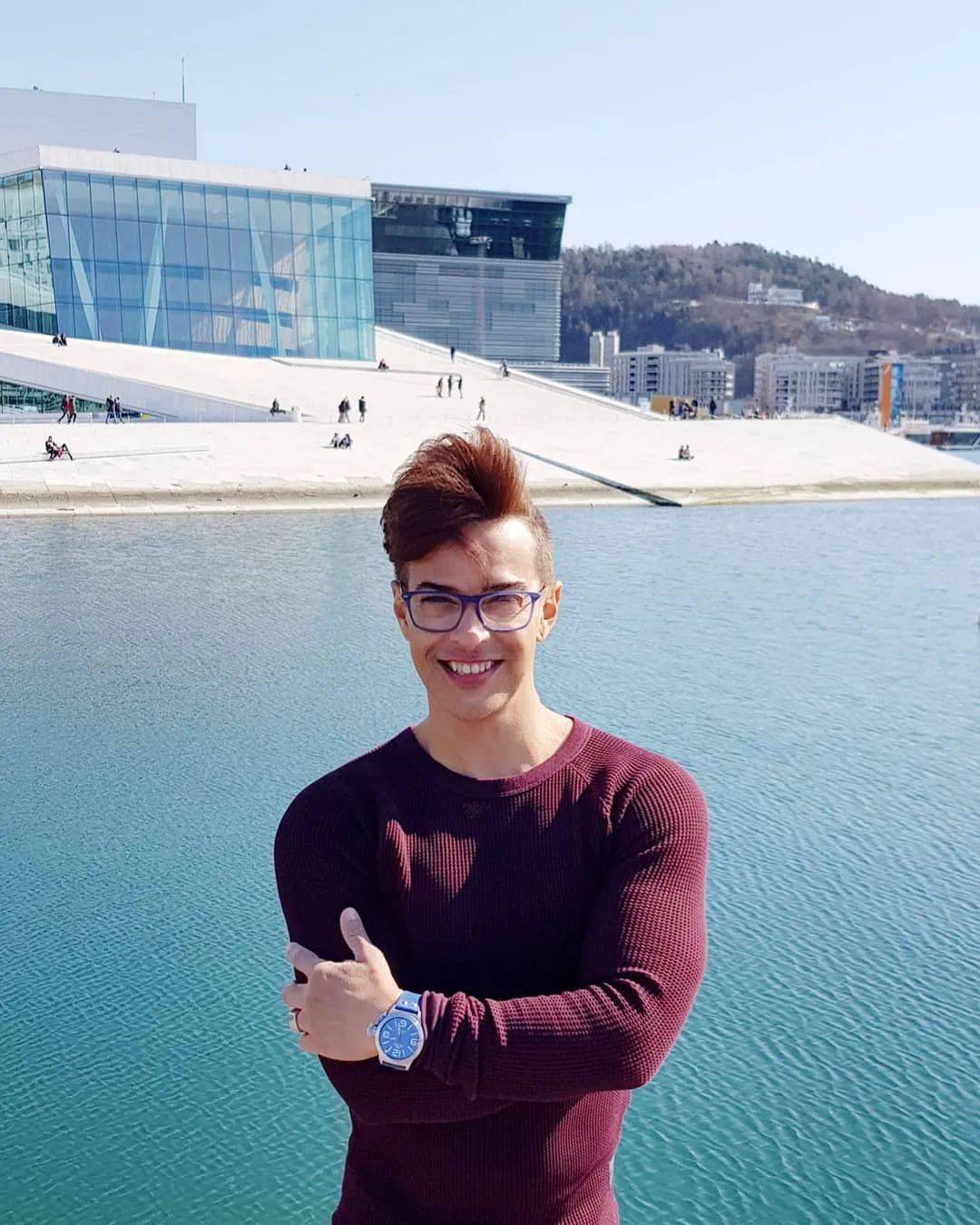 52岁帅哥25岁的颜,这个涂了防腐剂的大叔,透漏了逆龄生长的秘密_edson