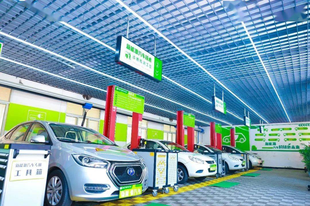 专业零距离新能源汽车潮前看