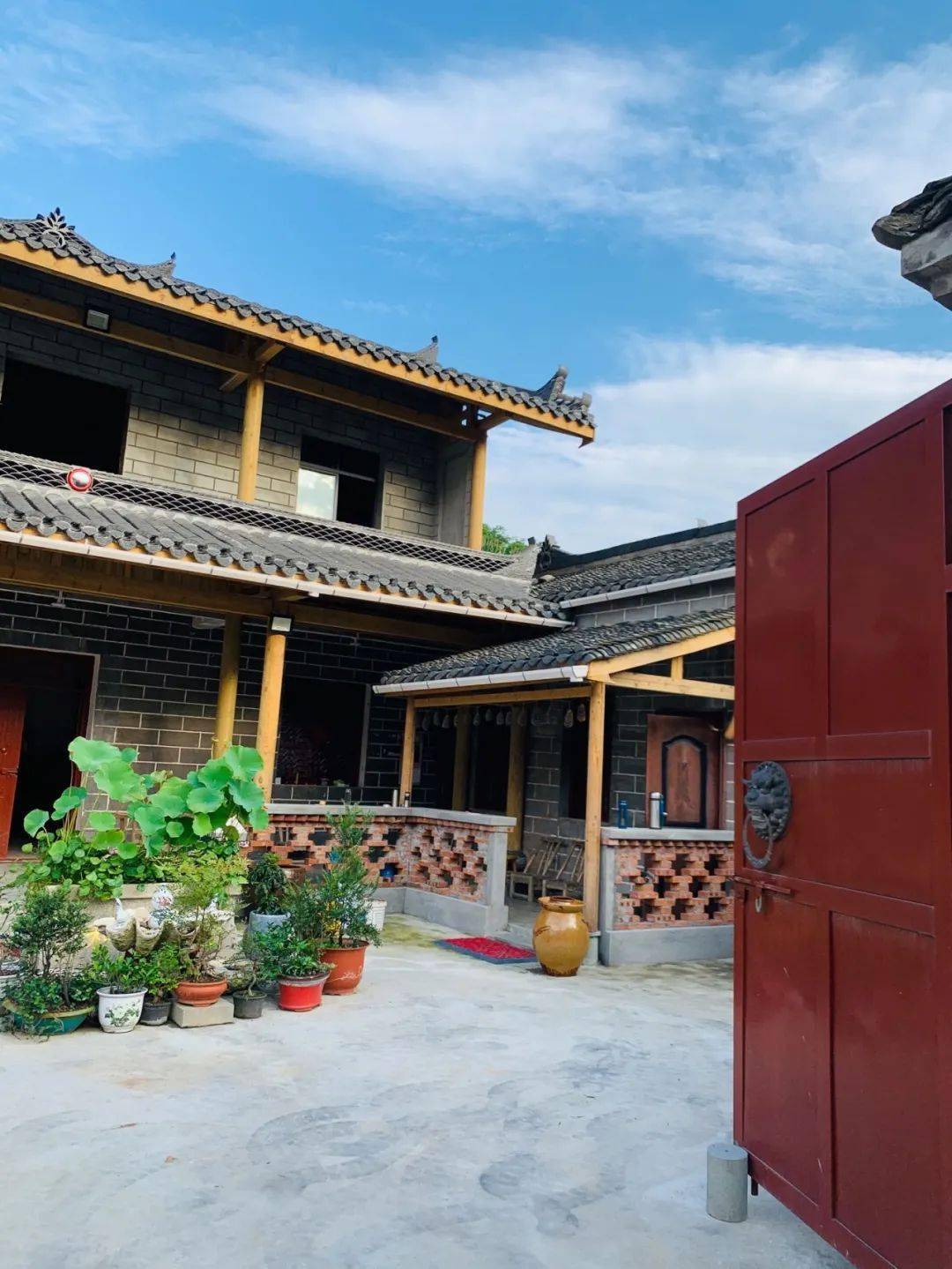 欧阳修不肯画堂朱户,春风自在杨花.