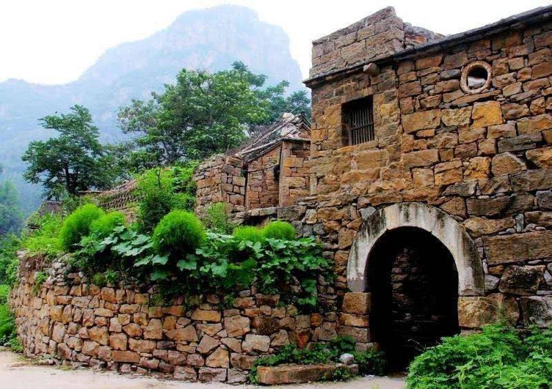 刚刚狮豹头乡这个村出名了