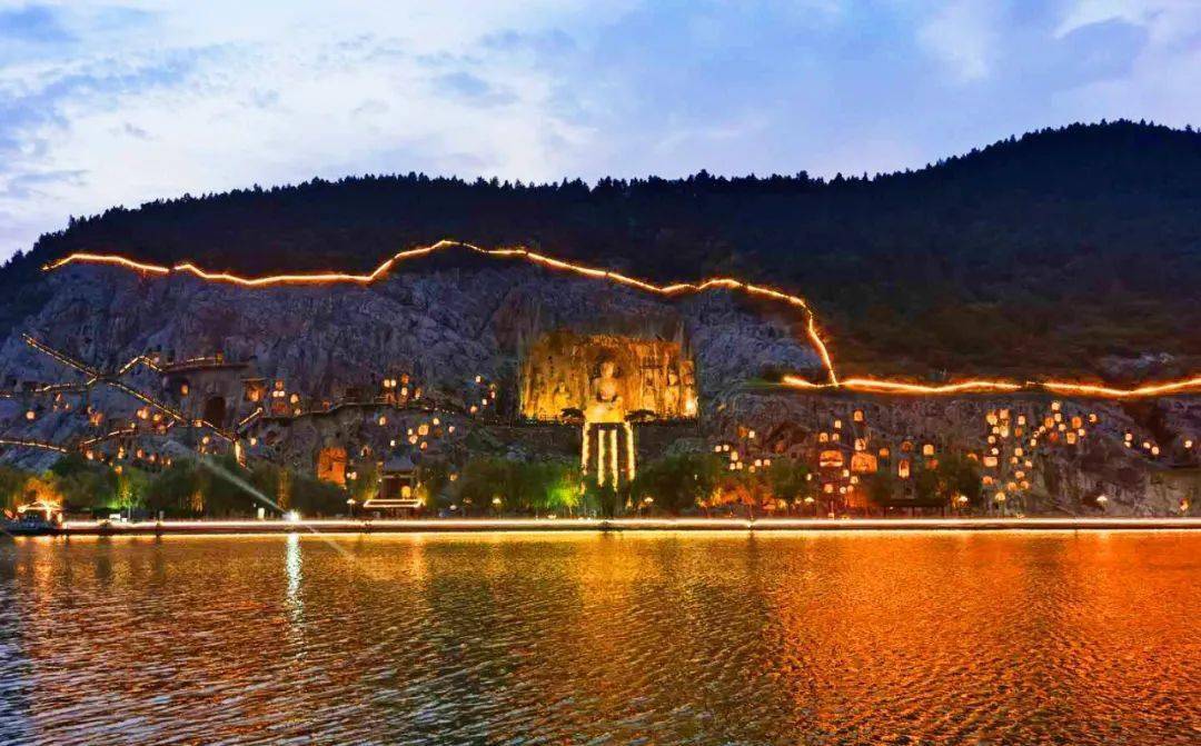 七夕,在这个最具浪漫色彩的节日里龙门石窟祝福天下有情人终成眷属