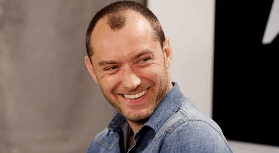 当然在所有英国男明星中,最具秃头代表意义的……无疑是杰森斯坦森了.