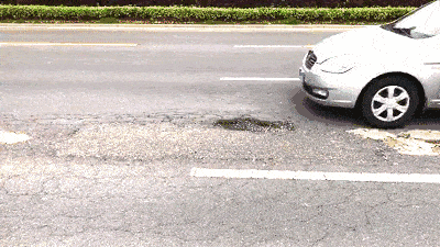 让那些走过千山万水的老司机们也都苦不堪言~这些坑洼的路面所造成了