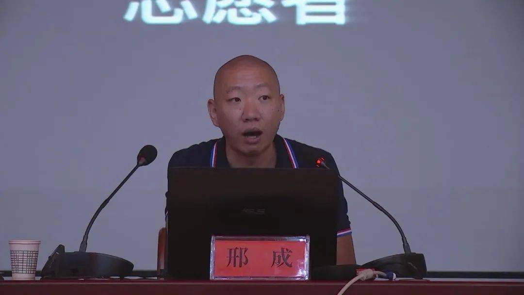培训班上,邢成以如何打造顶级志愿服务项目为切入点,对志愿服务思维