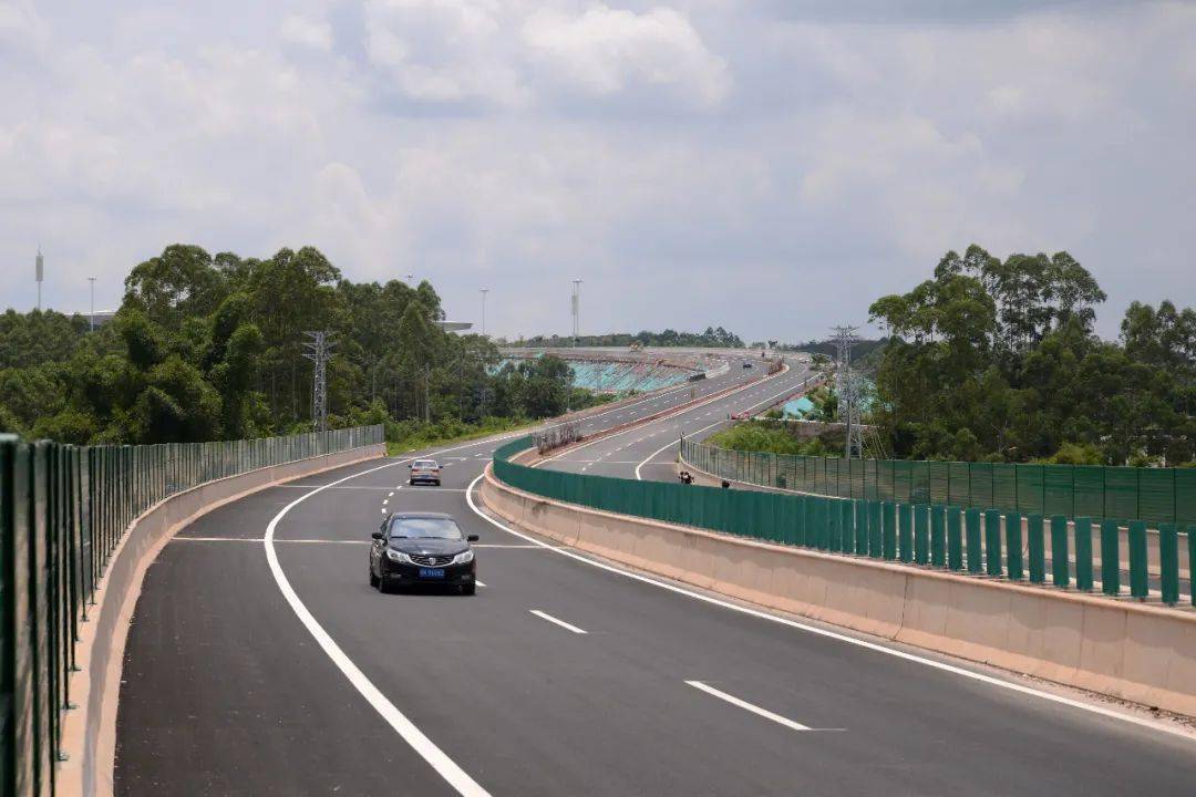 二环南路→民主南路→玉林南收费站→玉铁高速→玉林福绵机场收费站