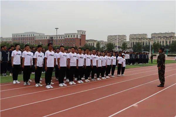 杭州铭师堂朝阳区负责人刘万成,凌源中学校长薄希田,党委书记李玉琦