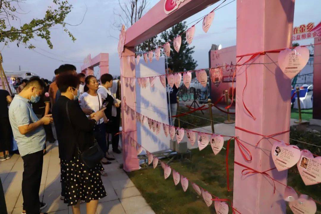 金乡七夕相亲会现场太火爆了,俊男靓女,甜蜜暴击!_活动