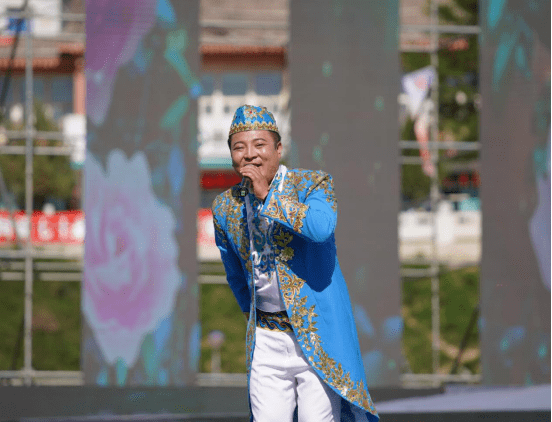 国家一级演员,东乡族花儿演唱家何清祥等当地文艺工作者和学生们也