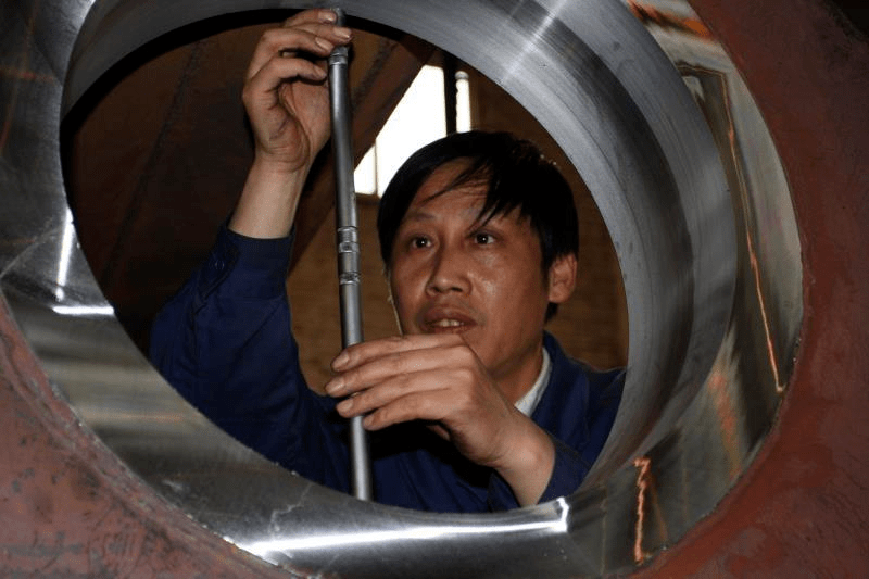 向榜样学习丨高级镗工张宝生用精湛技艺诠释工匠精神