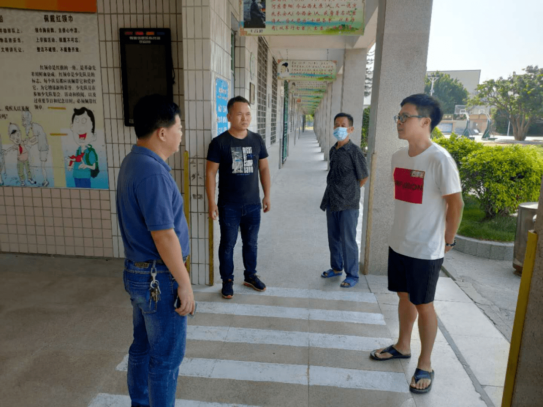 石井多部门联合驻村干部督导各校做好开学前准备工作