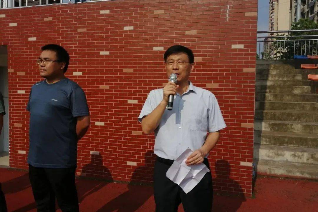 教官代表,教师代表,学生代表分别作动员讲话,党支部书记,校长李彬向