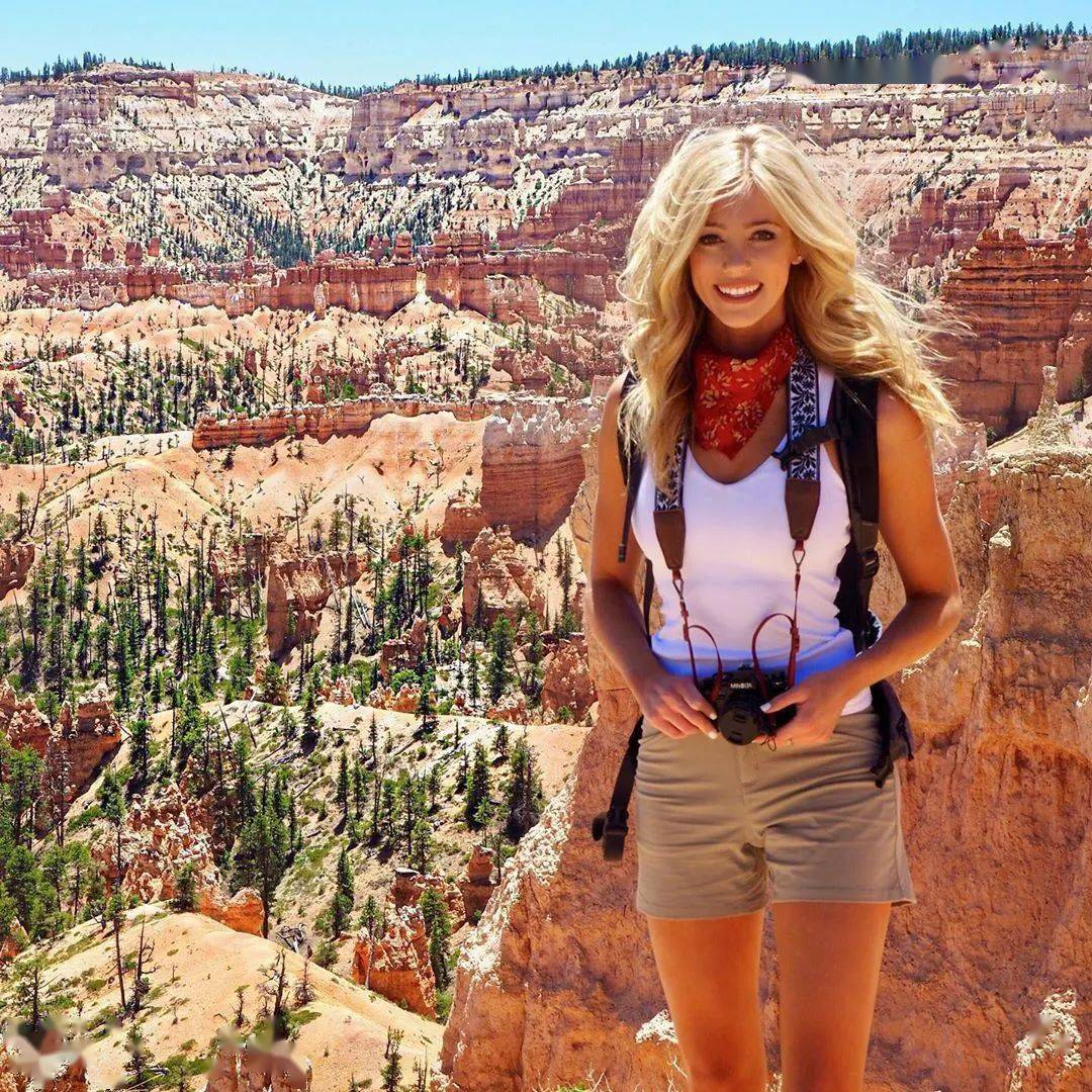 名帅千金abby,笑起来很甜美