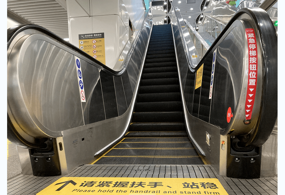 惊险10秒杭州地铁2号线内一群乘客狂拍站台门罪魁祸首竟是这个