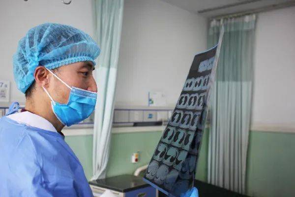 重庆好医生重庆好护士夏国华战疫中积极向党组织靠拢