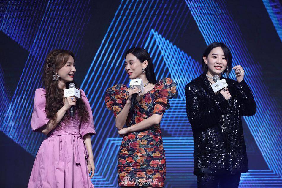 吴昕李斯丹妮王霏霏重聚快乐多雪梨回眸秀美背