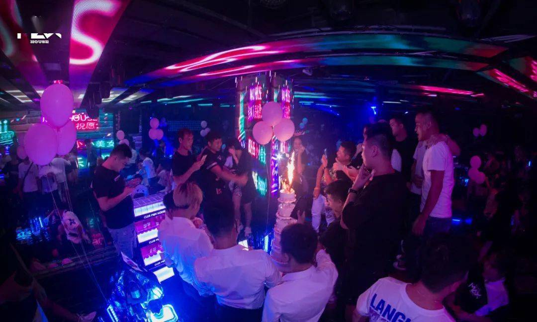 柳州这个夜生活视频你肯定没见过!太诱惑……_酒吧