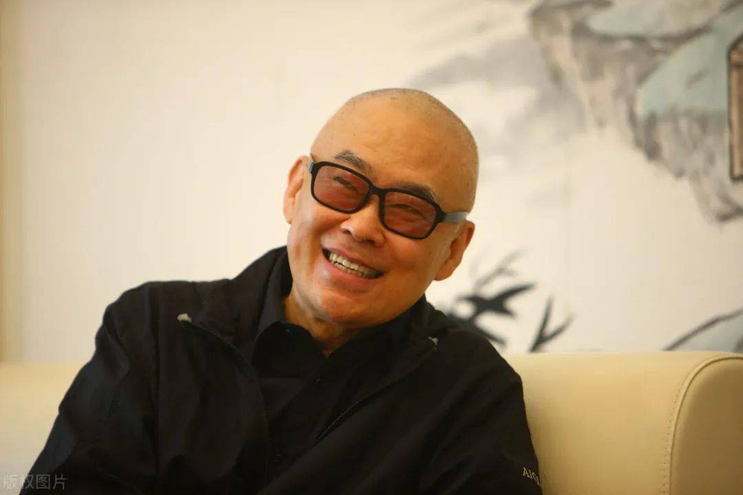 他的这种教育理念,得益于自己的父亲郑洪升.