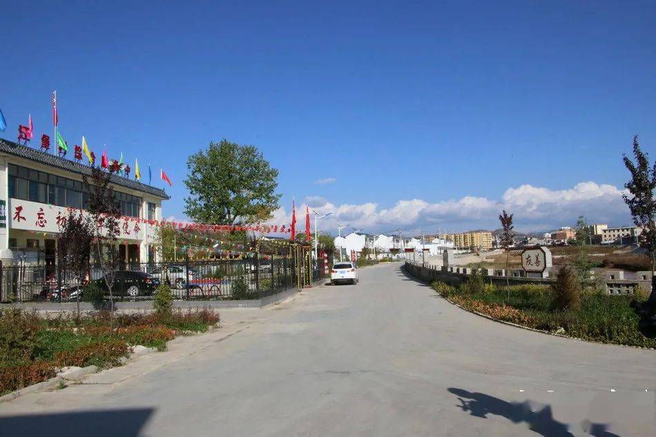 走向我们的小康生活龙山镇多元化产业齐头并进