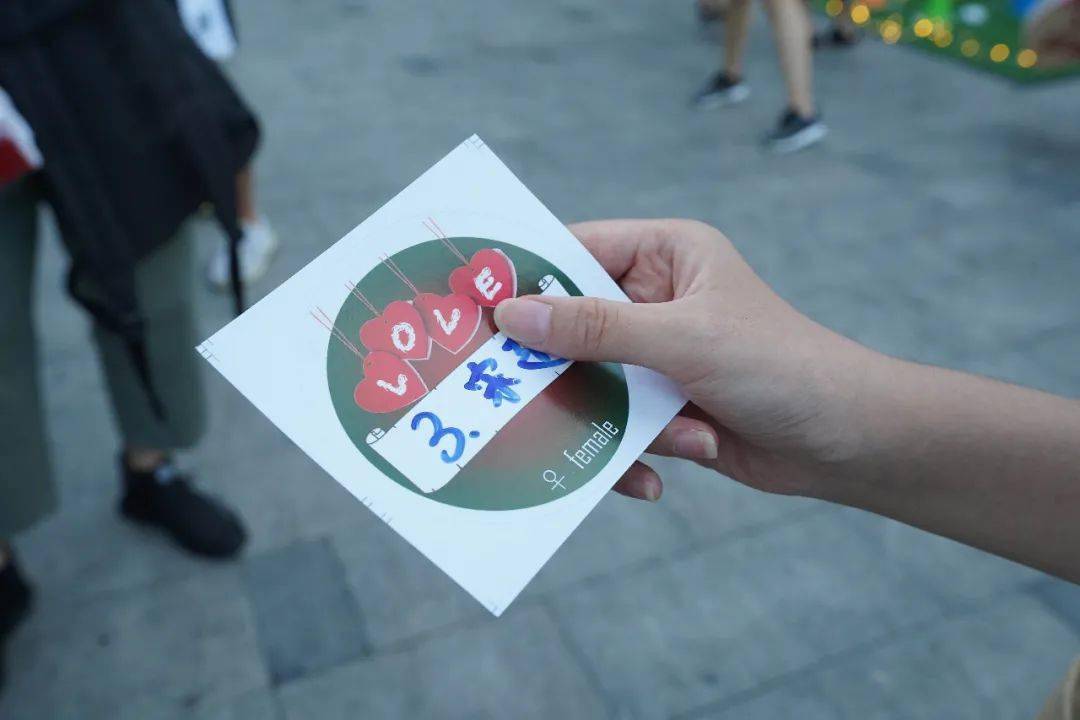 以及拿到自己对应号码的臂贴