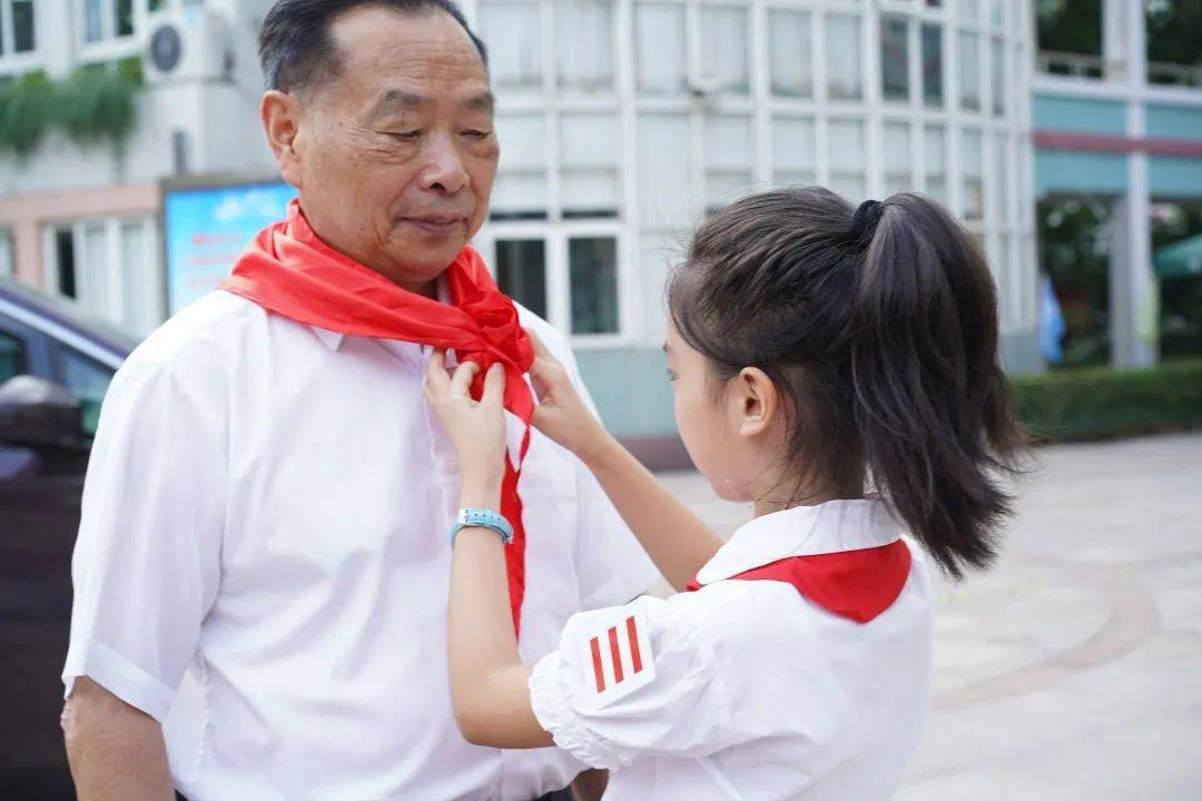 追梦有你祖国有我系列壹采荷二小开学礼现场中科院院士朱位秋讲开学第