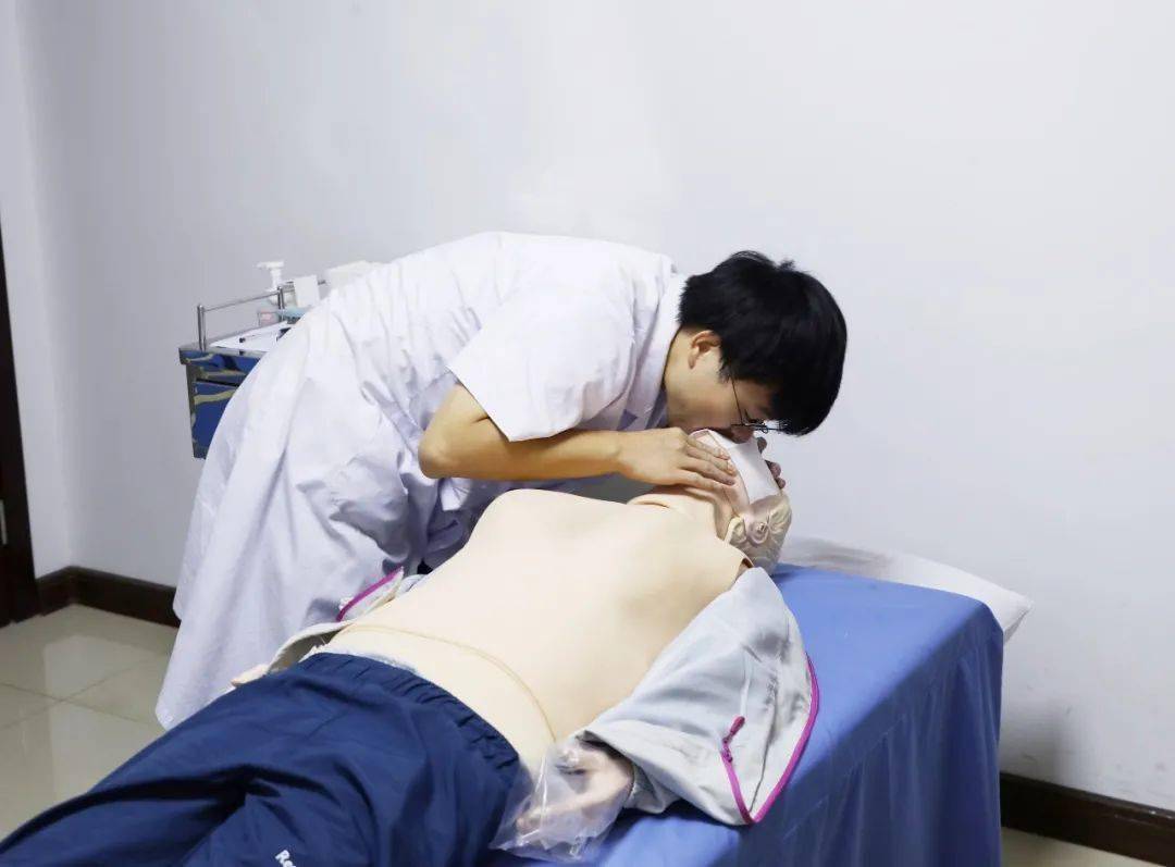 救在身边 |安阳地区医院成功举办"心单人徒手心肺复苏技能竞赛"_急救