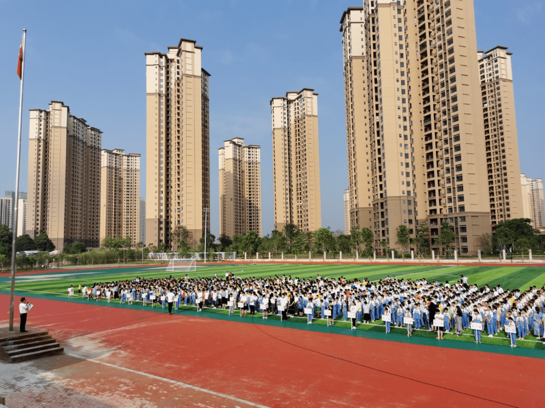 开学首日探营博罗两所新学校