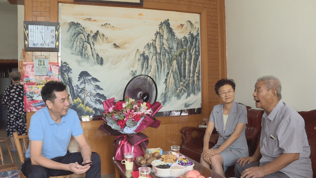 杨文英走访慰问广丰区抗战老同志_叶英