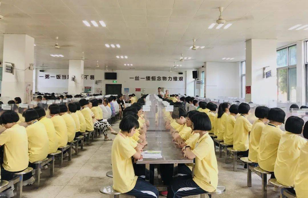 直击现场黄岩7万学子上演开学大片纪实