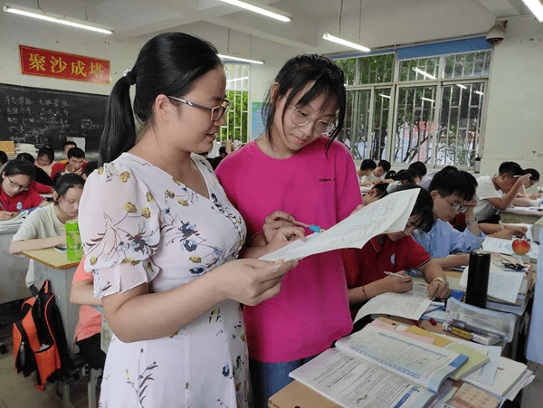 登封市嵩阳高级中学张忆楠:用爱撑帆 用心引航