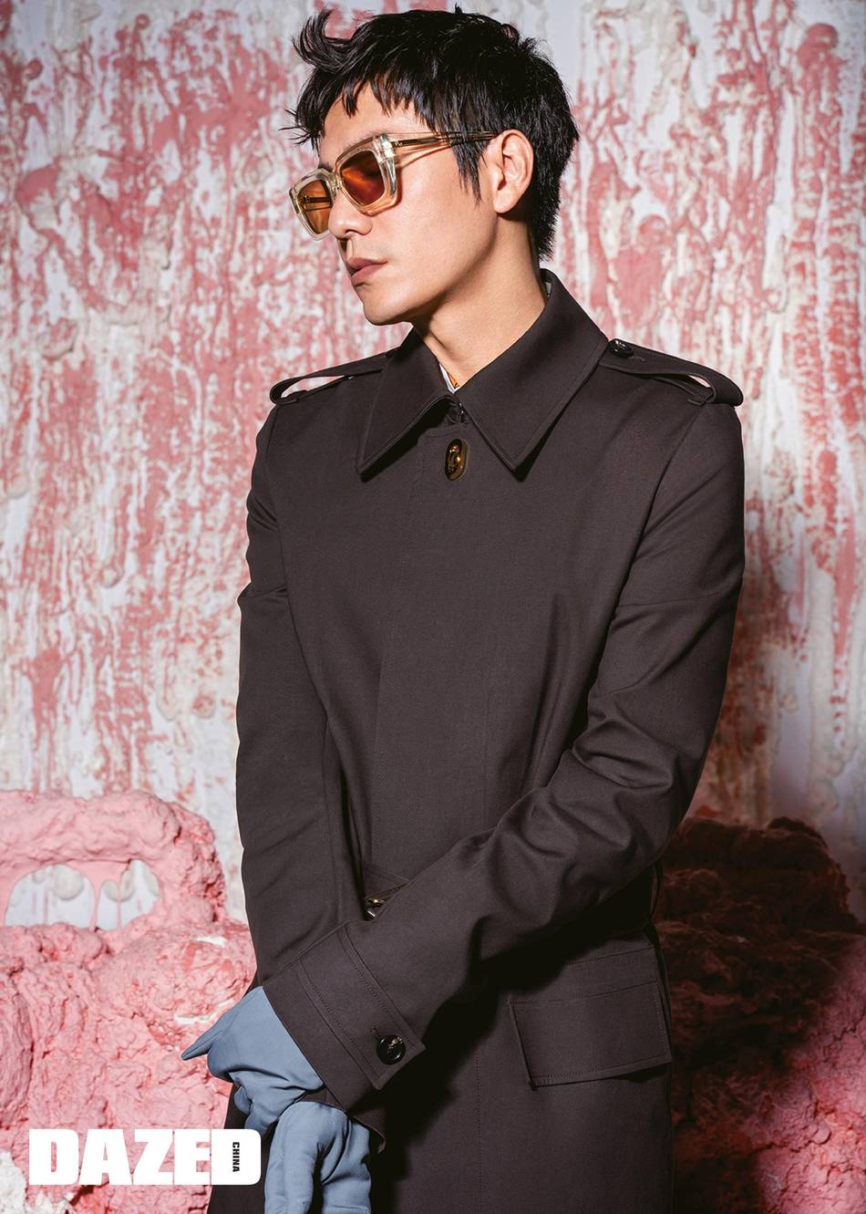 陈坤时尚大片 头顶白鹅趣味十足