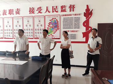 在息烽县人大常委会副主任梁正坤的陪同下,焦汝志副