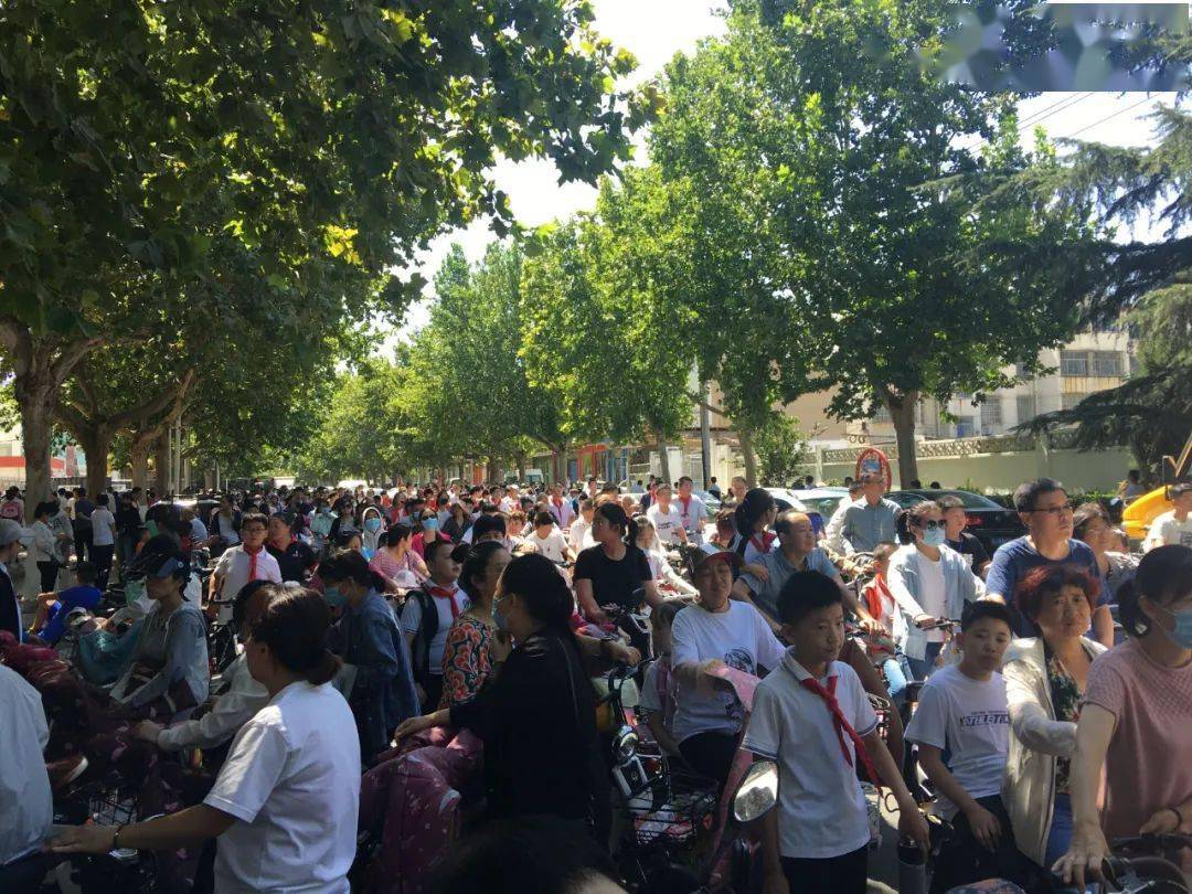 错开放学高峰的措施,但是由于附近泰西中学,肥城一中,实验小学,肥城六