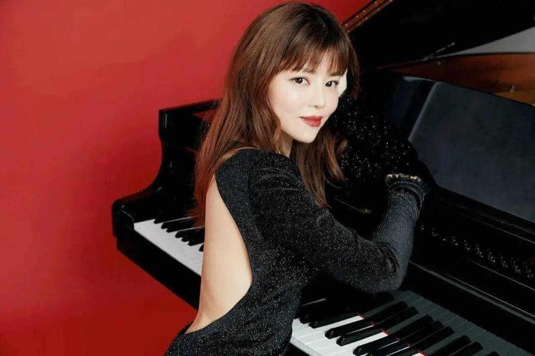 《声入人心》曾以19个high c引爆了歌剧界石倚洁是蜚声乐坛的中国著名