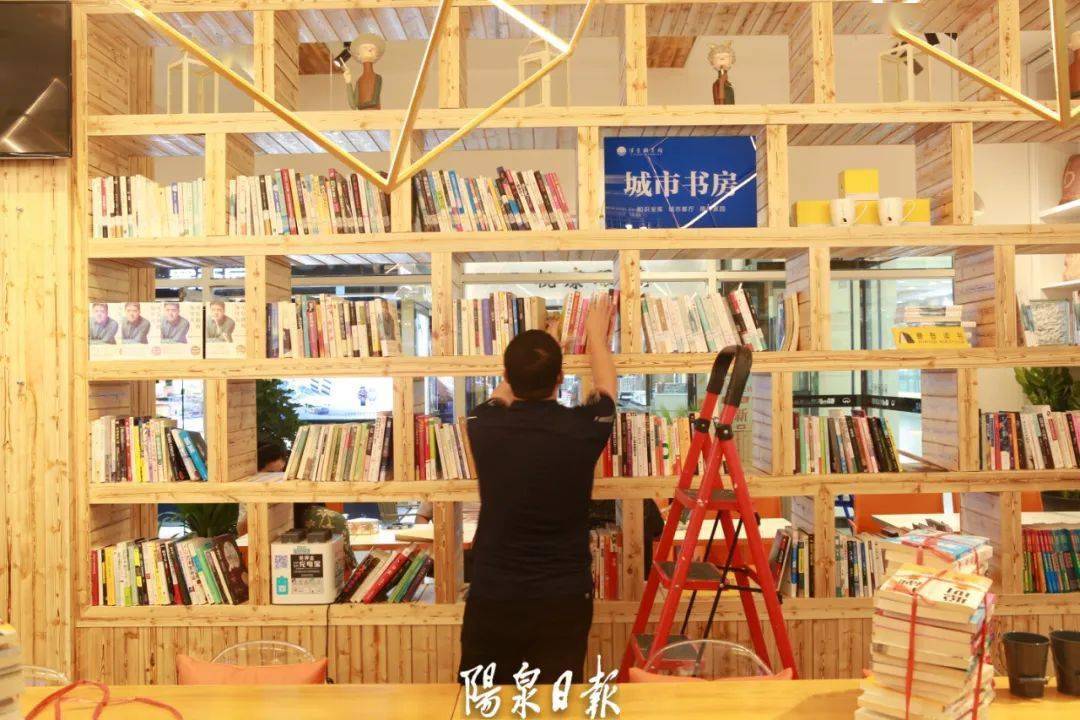 阳泉首家!_市图书馆