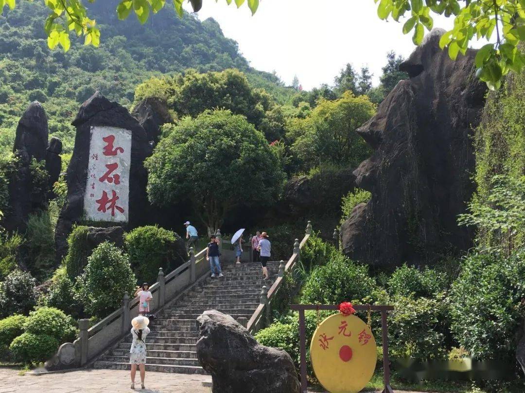 贺州【大钟山公园】,大钟山公园,总面积1295亩,位于贺州市贺江南滨,依