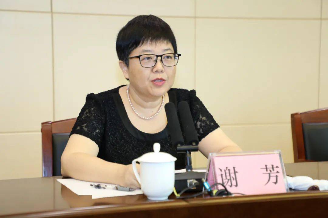 经济社会发展新闻发布会(秋季学生返校专场)举行,市教育局副局长谢芳