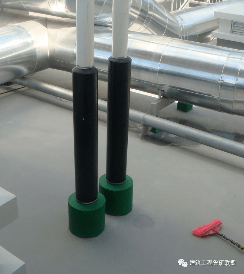 透气管穿屋面效果图三管道穿墙体工艺流程(1)套管预留洞做法(适用于无