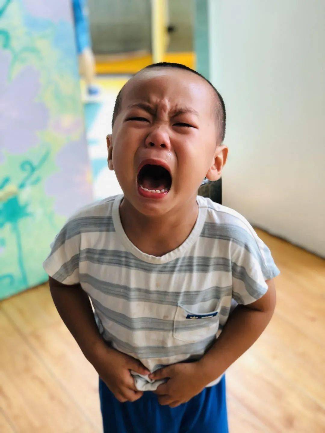 妈妈了我想看起来有点不开心……刚入园的我们,让人欢喜……犹如秋天