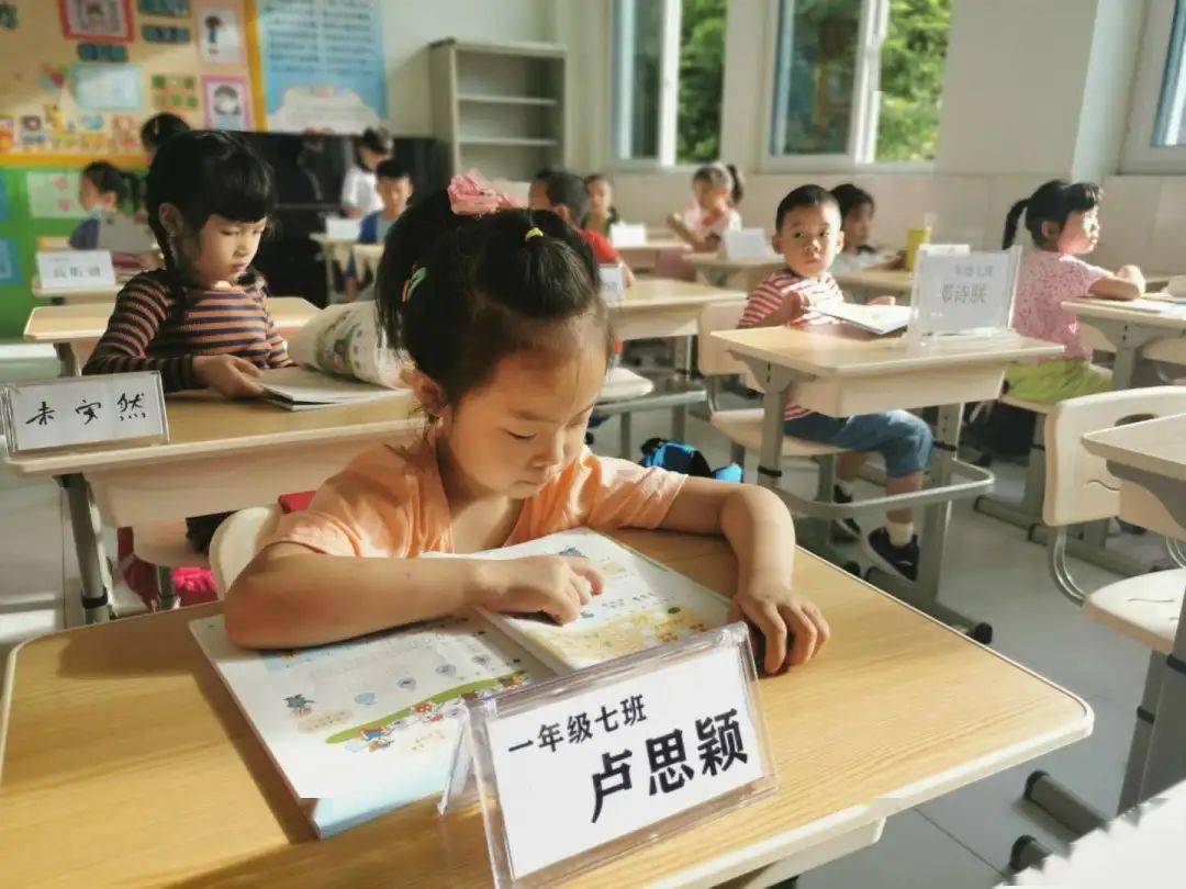 瞧这一群小萌新顶新新建小学一年级入校第一周