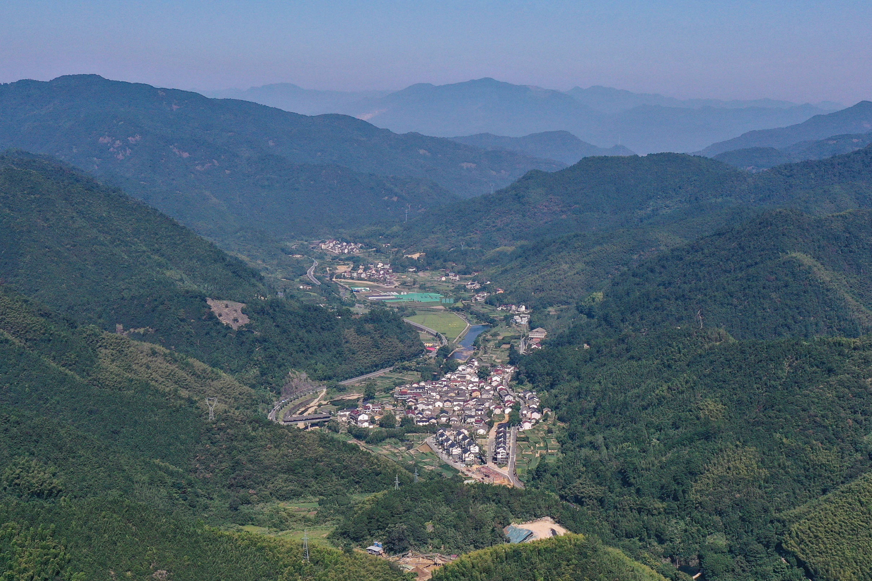 浙江桐庐:山村"组团"打造乡野慢生活