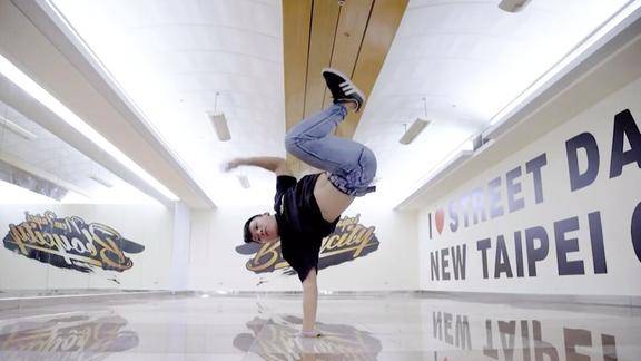 大神breaking厉害的街舞黏人技巧动作教学,nice