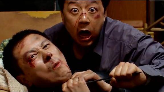 疯狂的石头包哥以为三宝偷翡翠一顿爆锤结果看监控俩人傻了