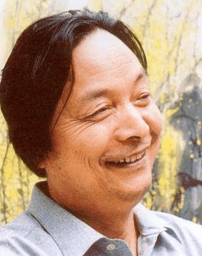 卫俊贤, 1943年2月28日生于陕西省韩城市, 曾师从孙其峰先生研习中国